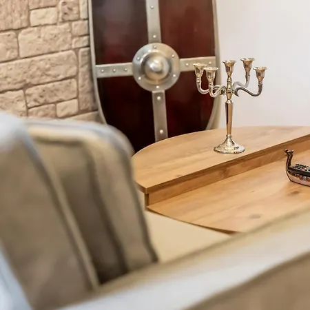 La Citadelle - T2 Medieval Pres De La Gare * شوليه